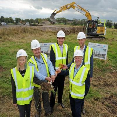 HubSW 210922 Mainholm sod cutting Cllrs 400 x 400